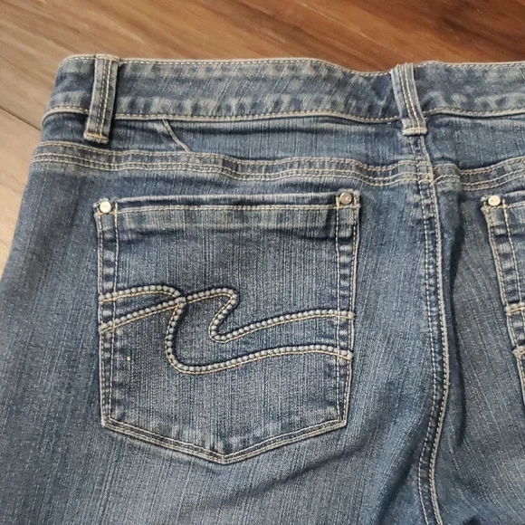 White House Black Market Denim Cropped Jeans - Picture 10 of 13